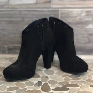 Report size 8 Heeled Booties